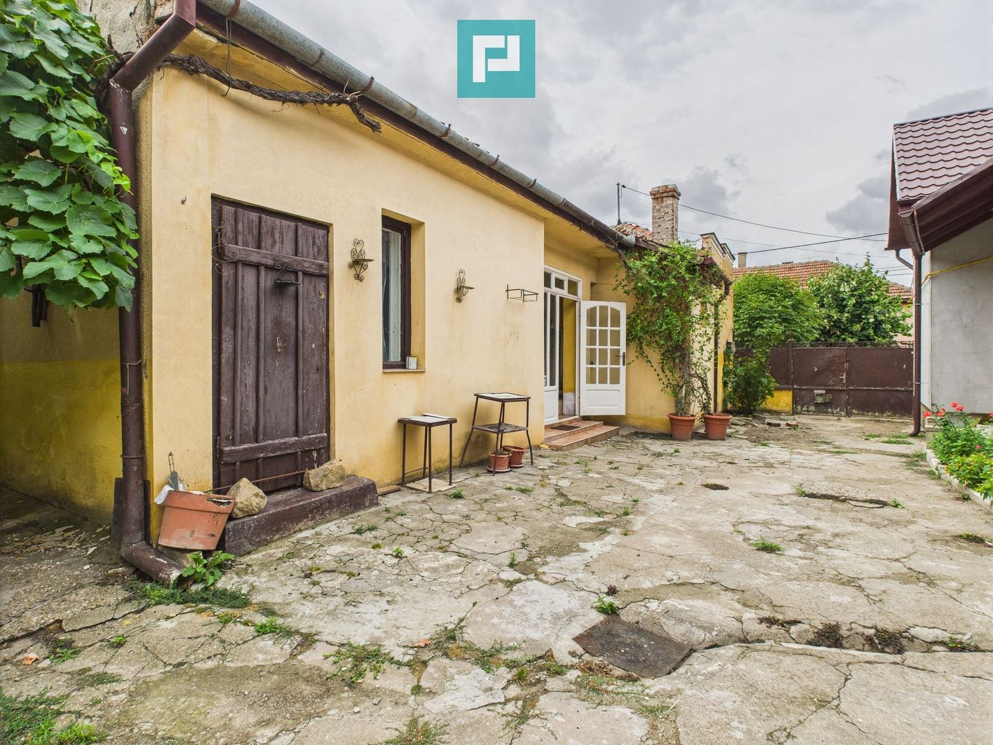 Apartament la casă cu 4 camere în Pârneava - Poză 13