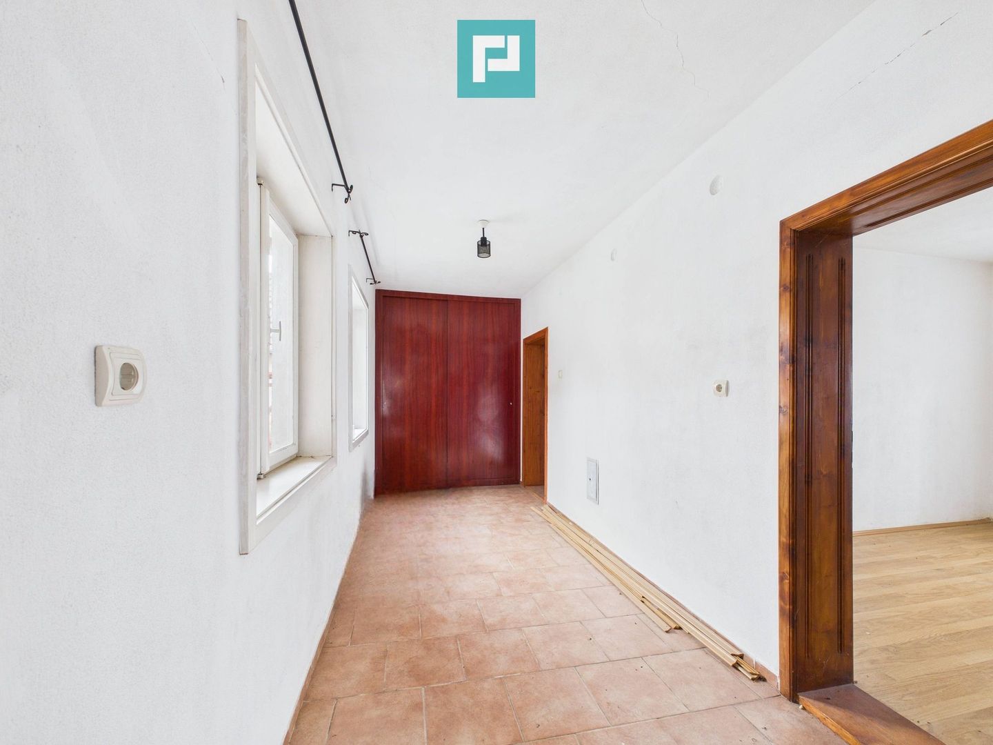 Casă modernă P+1, cu magazin, lângă orașul Sebiș - Poză 25