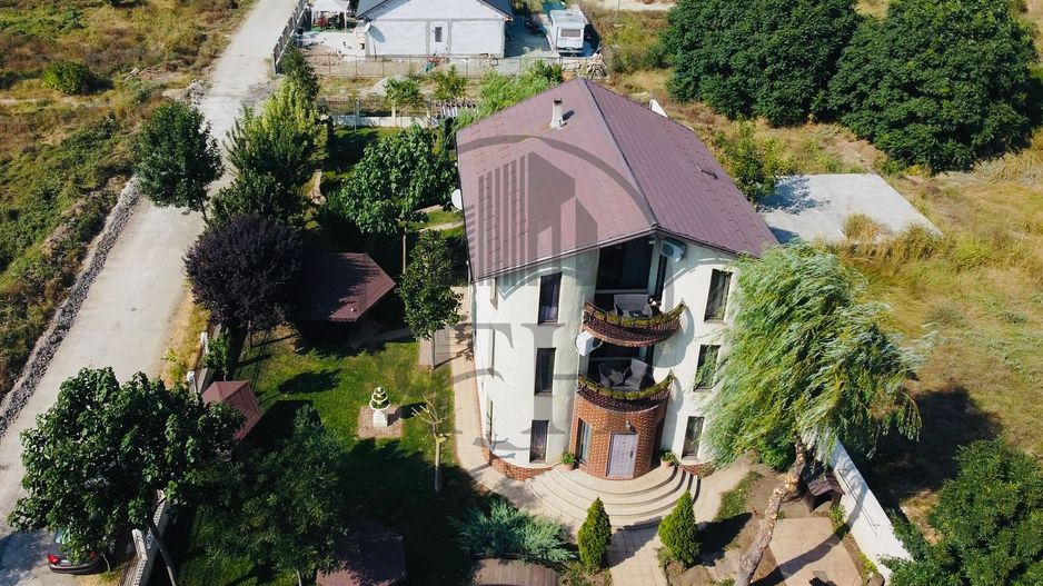 SOLD/ VANDUT Vila cu teren in Valu lui Traian - Poză 2