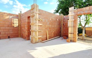 Oferim spre vanzare, Case tip duplex despartite prin spatiu verde, Giroc - Poză 10