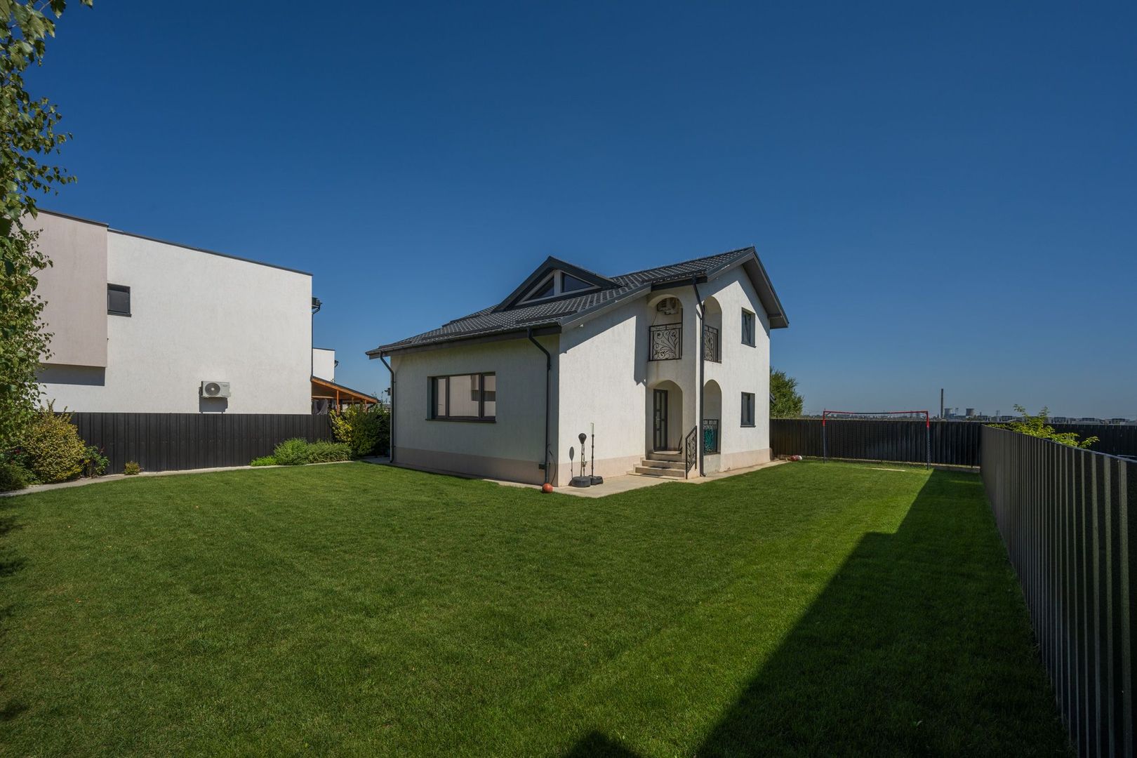 Casa cu Mesteceni!  Complex Lalelelor Domnești - Poză 1