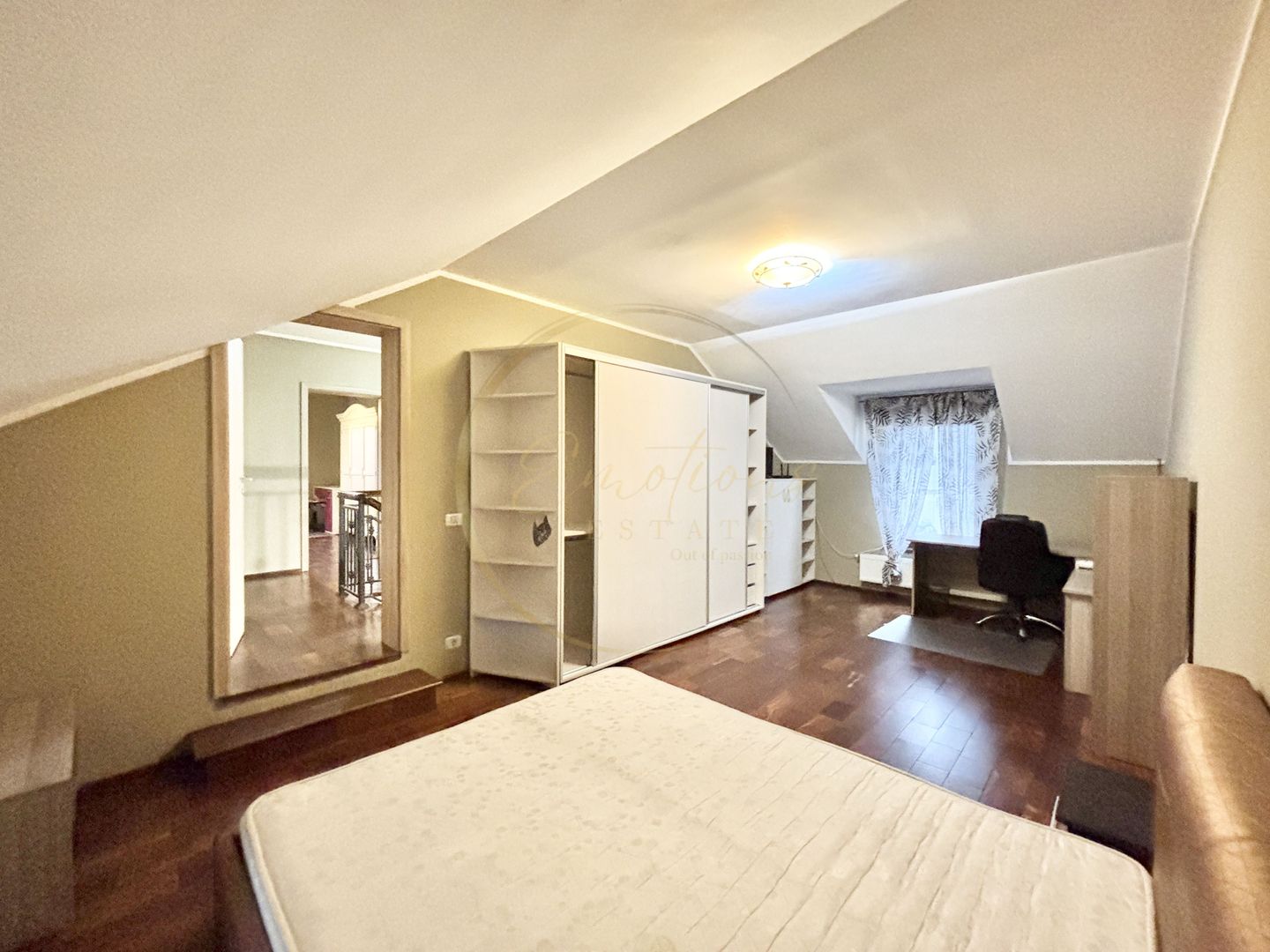 VILĂ DEOSEBITĂ ÎN CARTIERUL PLANETELOR, GIROC – ZONĂ REZIDENȚIALĂ LINIȘTITĂ - Poză 8