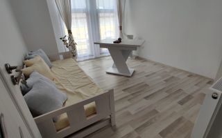Închiriez garsoniera cu 2 camere in zona centrala ideala pentru studenți - Poză 1