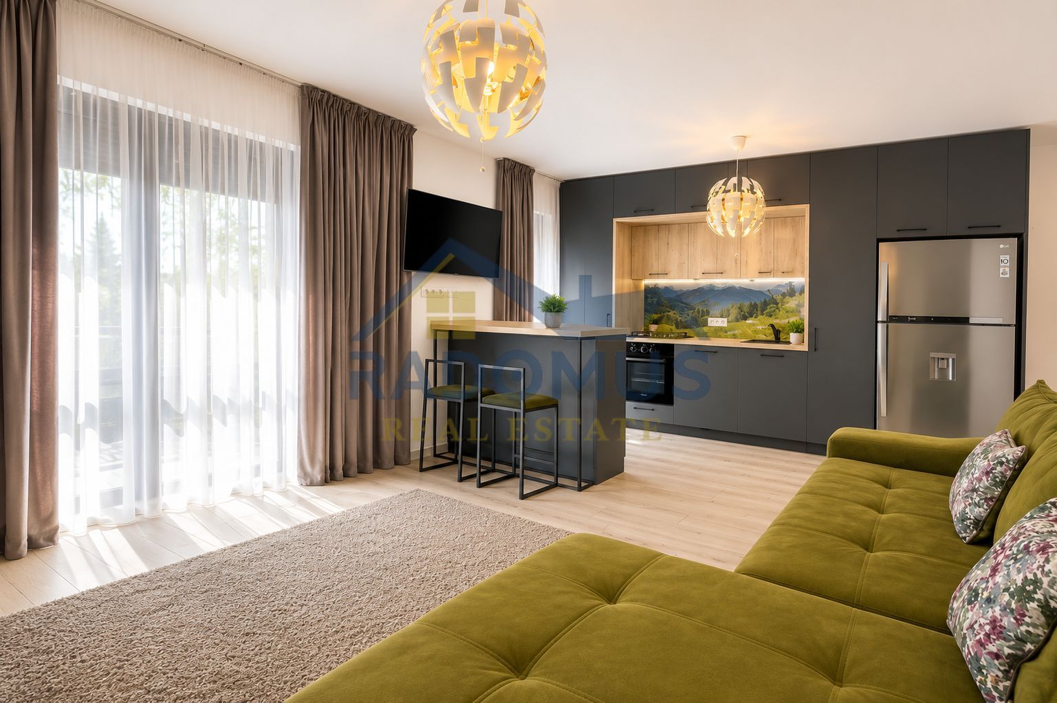 Chirie Ploiesti | 2 camere | Decomandat | Central | Bloc nou | 550€ - Poză 1