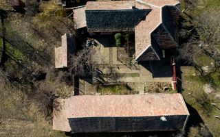 Casă cu teren generos de 2,880mp în Secusigiu - Poză 19