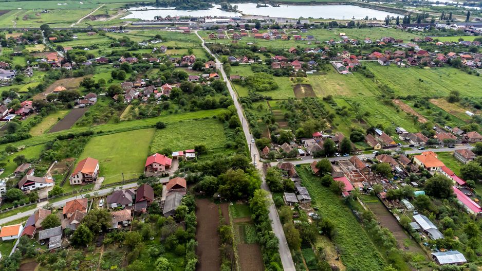 Teren intravilan de vânzare 1921 mp în Ghioroc - Poză 3