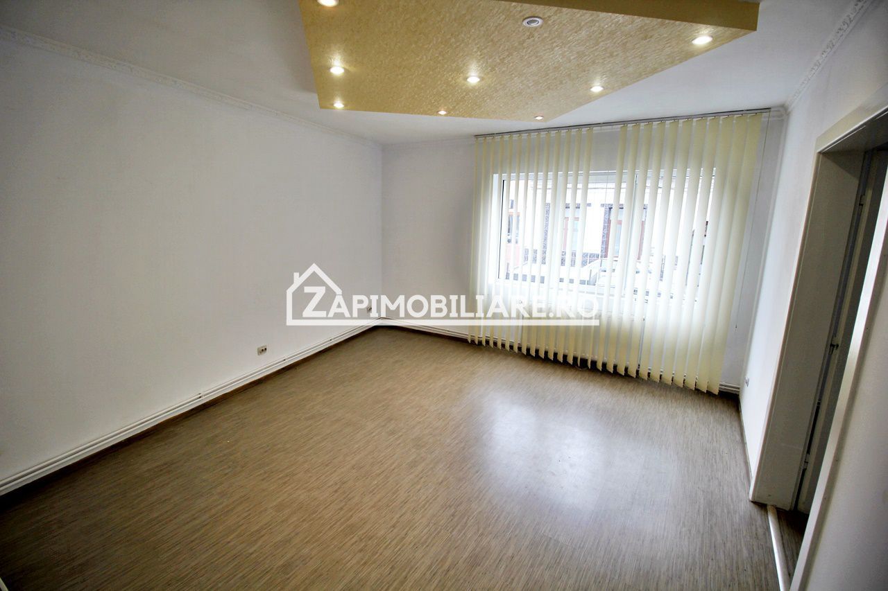 Spatiu birouri 4 camere, 2 băi,100 mp. zona centrală - Poză 1