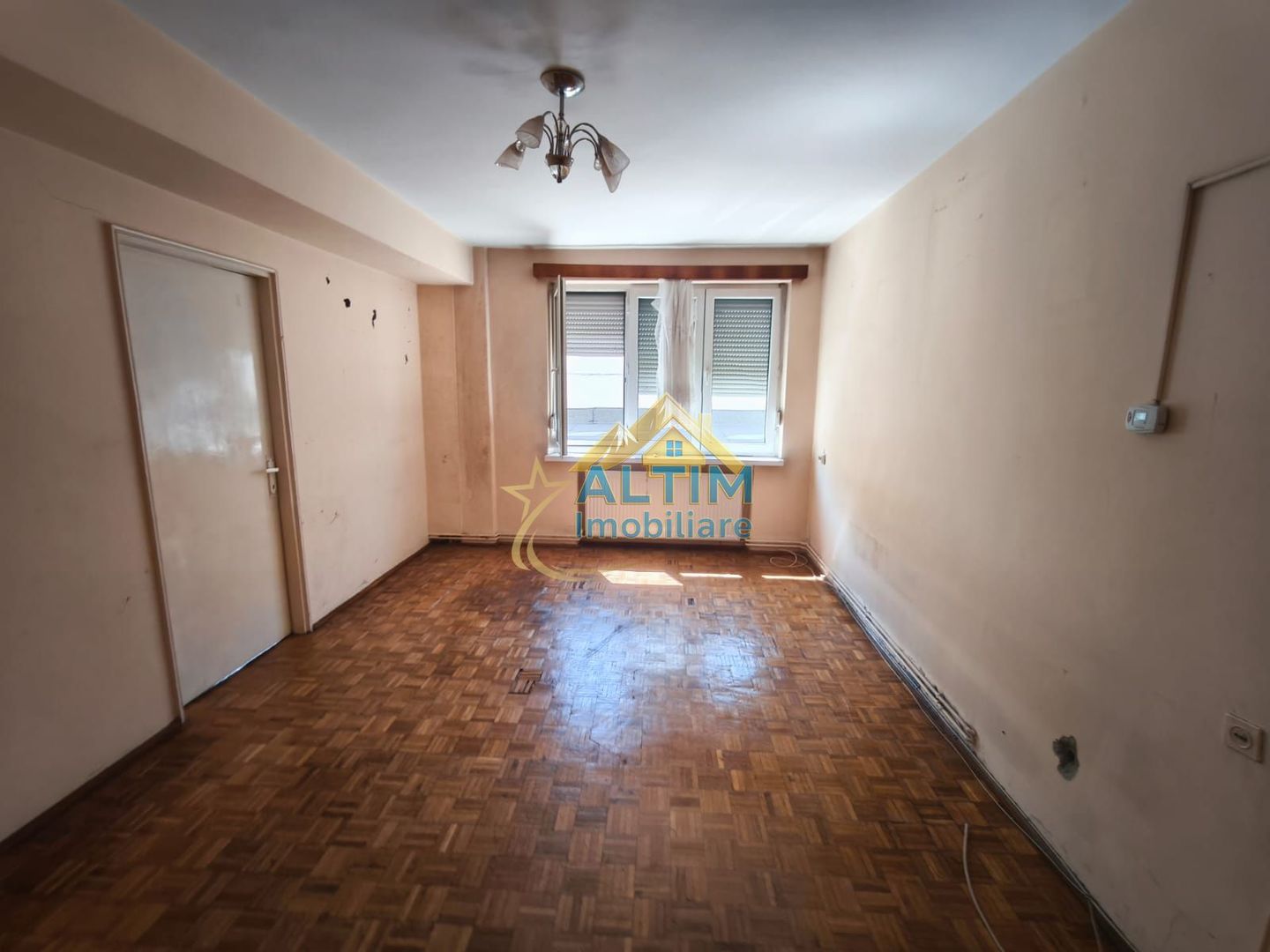 De vânzare - Apartament 2 camere, central, zona Patria - Poză 3