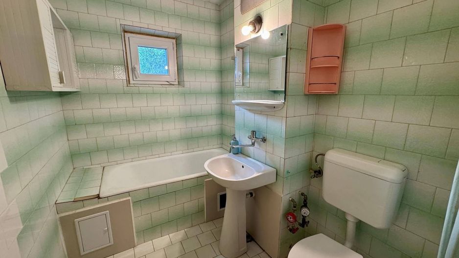 Vând apartament cu 2 camere, decomandat, 55 mp, parter, zona Steaua. - Poză 7