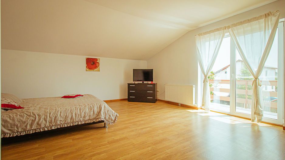 Exclusivitate - Sanpetru, casa cu priveliște deosebită - Poză 2