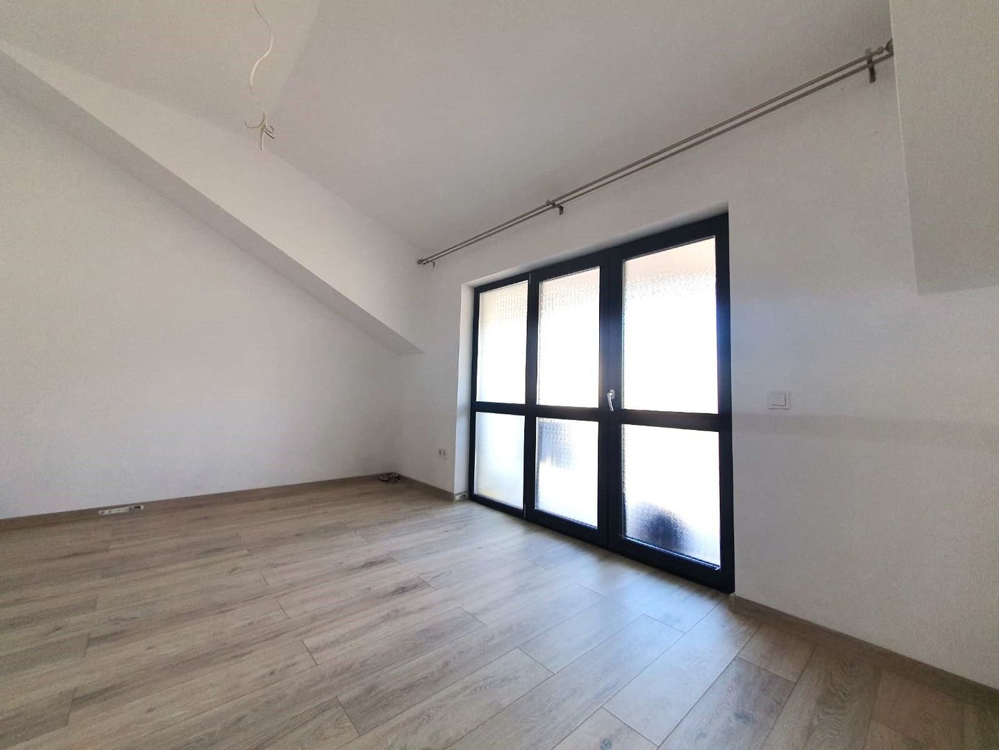 Locuință modernă, 2 camere decomandate, bloc tip vilă, Sânpetru - Poză 6