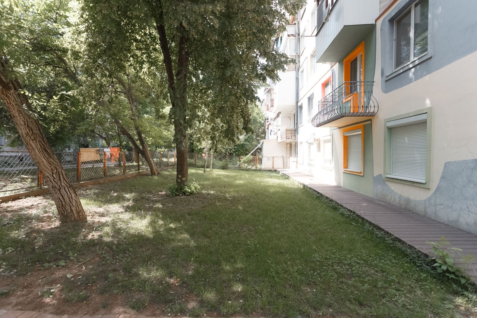 Spațiu nelocativ - Poză 21