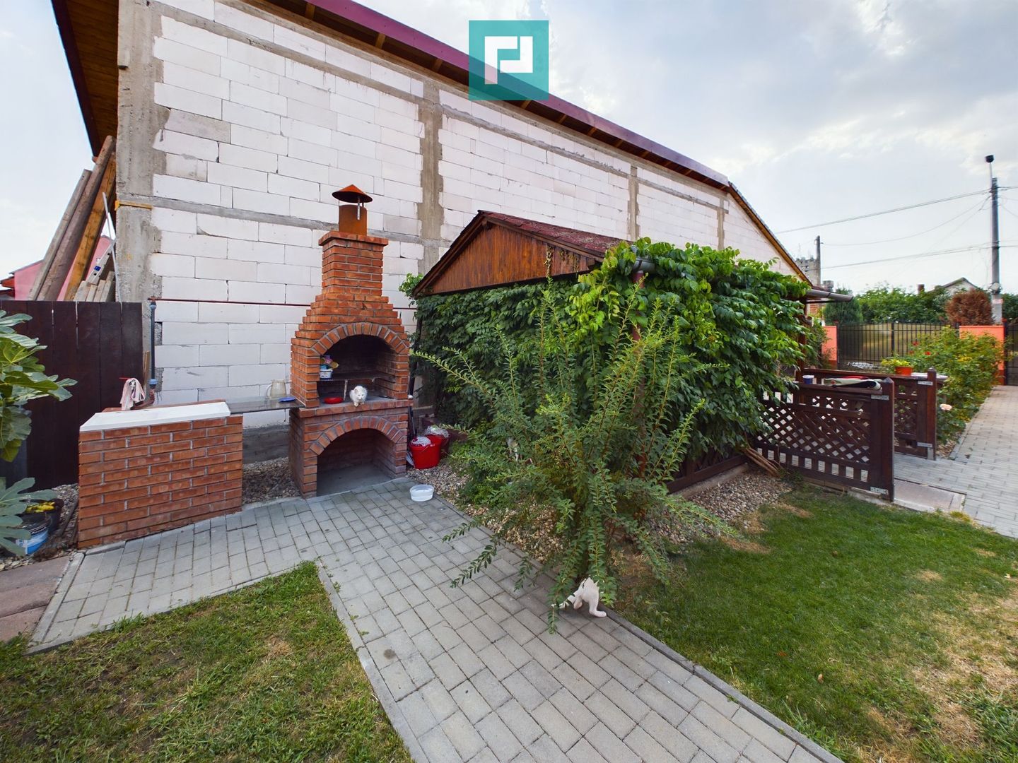 Casă cu 7 camere și 2 băi in Grădiște - Poză 24