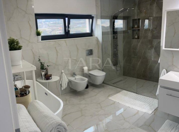 Casa spectaculoasa, zona privata, finisaje de lux. - Poză 13