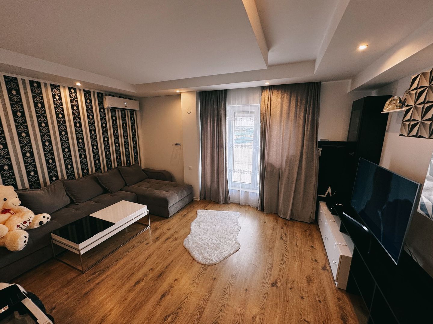COSMOPOLIS - Apartament cu 3 camere, mobilat si utilat. - Poză 1