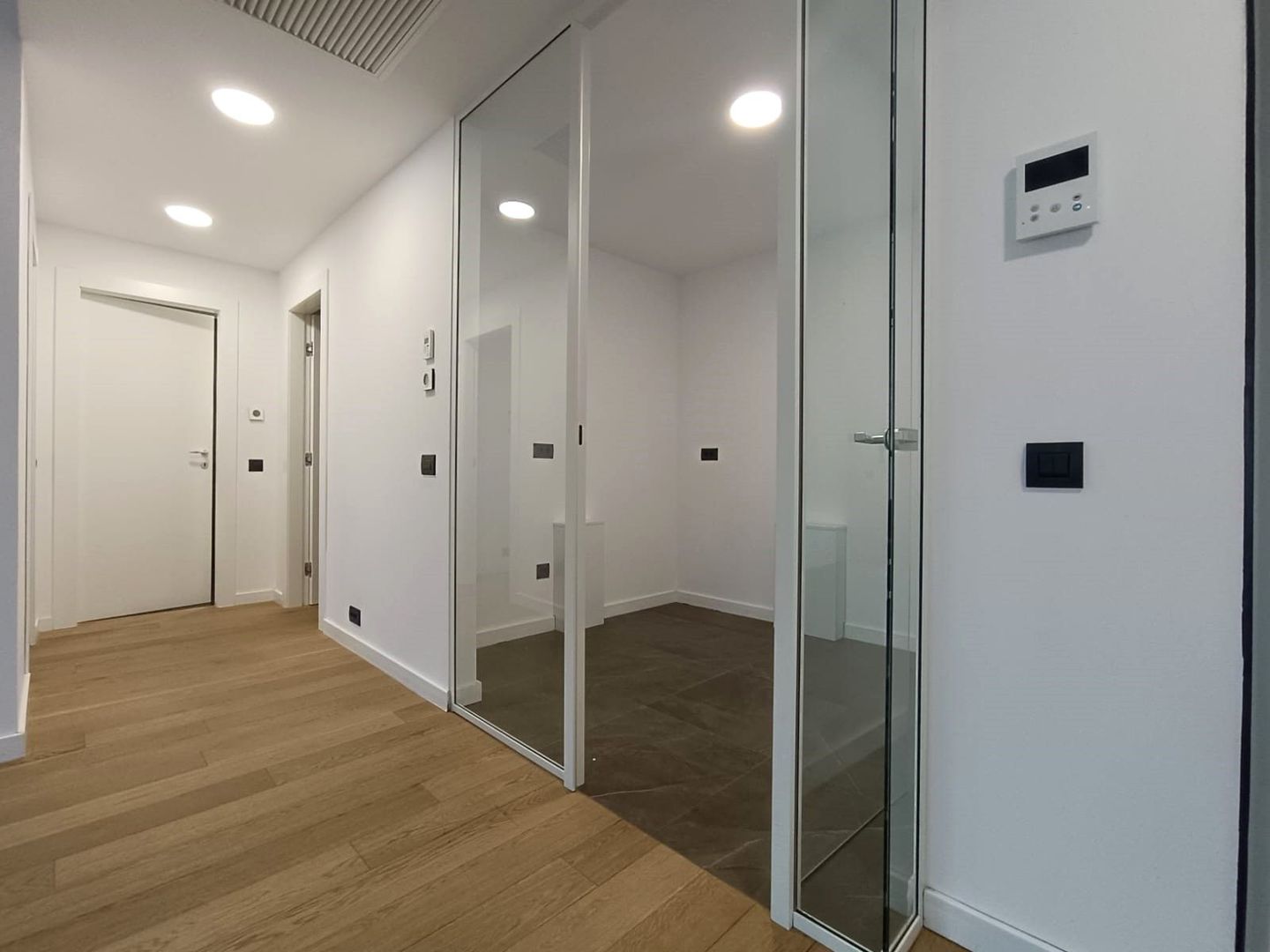 Apartament deosebit cu parcare subterana zona ONE Harastrau Towers - Poză 6