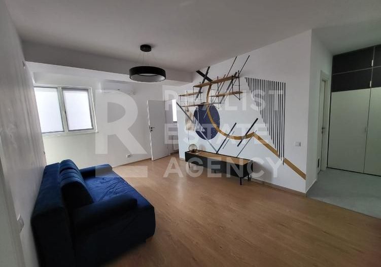 Studio semidecomandat cu zonă de dormit separată + parcare subterană - Poză 2