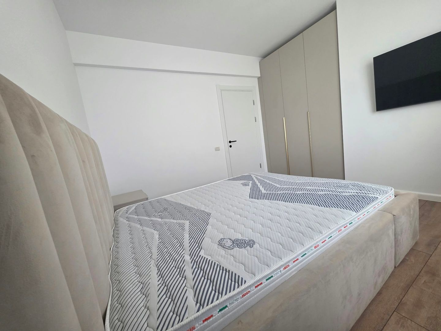 Casă de închiriat Tunari AeroCity, 3 dormitoare, 3 băi, curte 400m - Poză 15