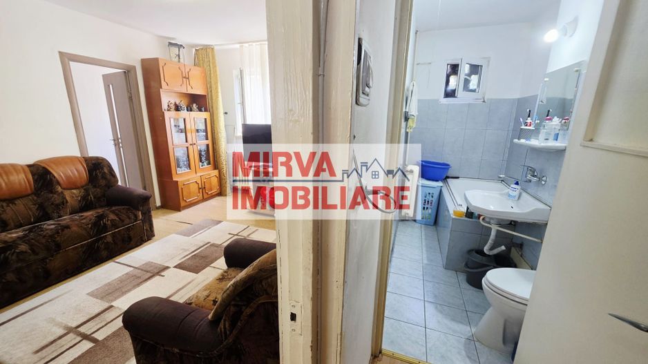Apartament 3 camere, etaj 3, Malu Roșu – Str. Rîșnovenilor - Poză 8
