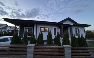 Casă de vânzare, 5 camere, mansardă, mobilată și utilată, Miroslava - Poză 1