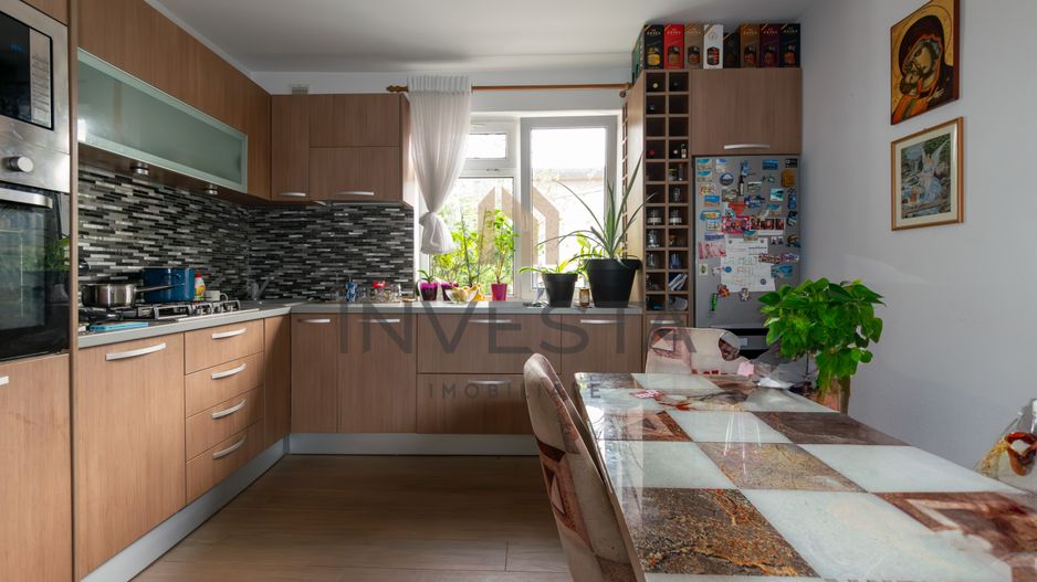 DE VANZARE CASA CU 4 CAMERE BUNA ZIUA - Poză 5