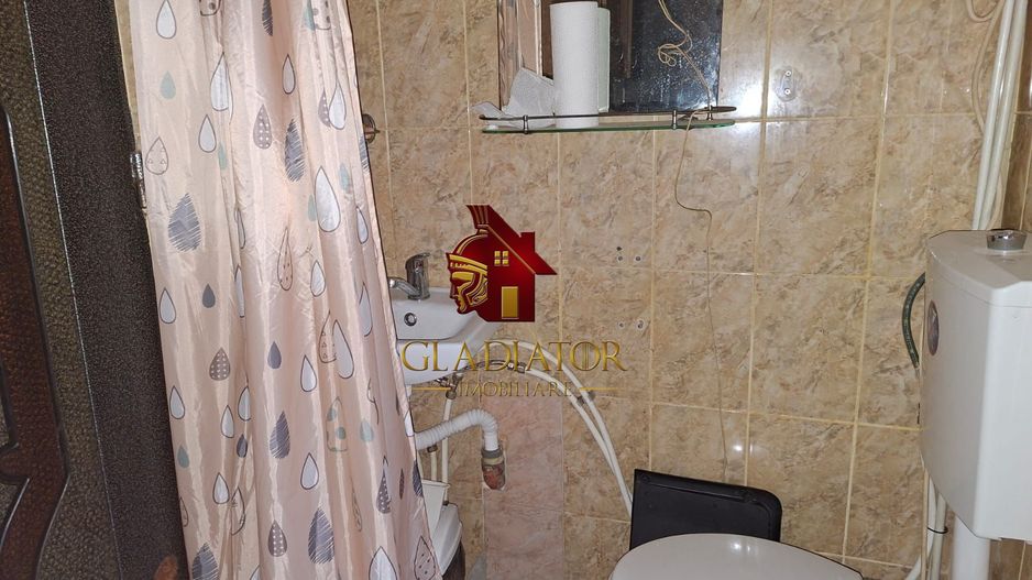 Camera de camin tip garsoniera Frumoasa Poitiers 16.2 mp, disponibila - Poză 9