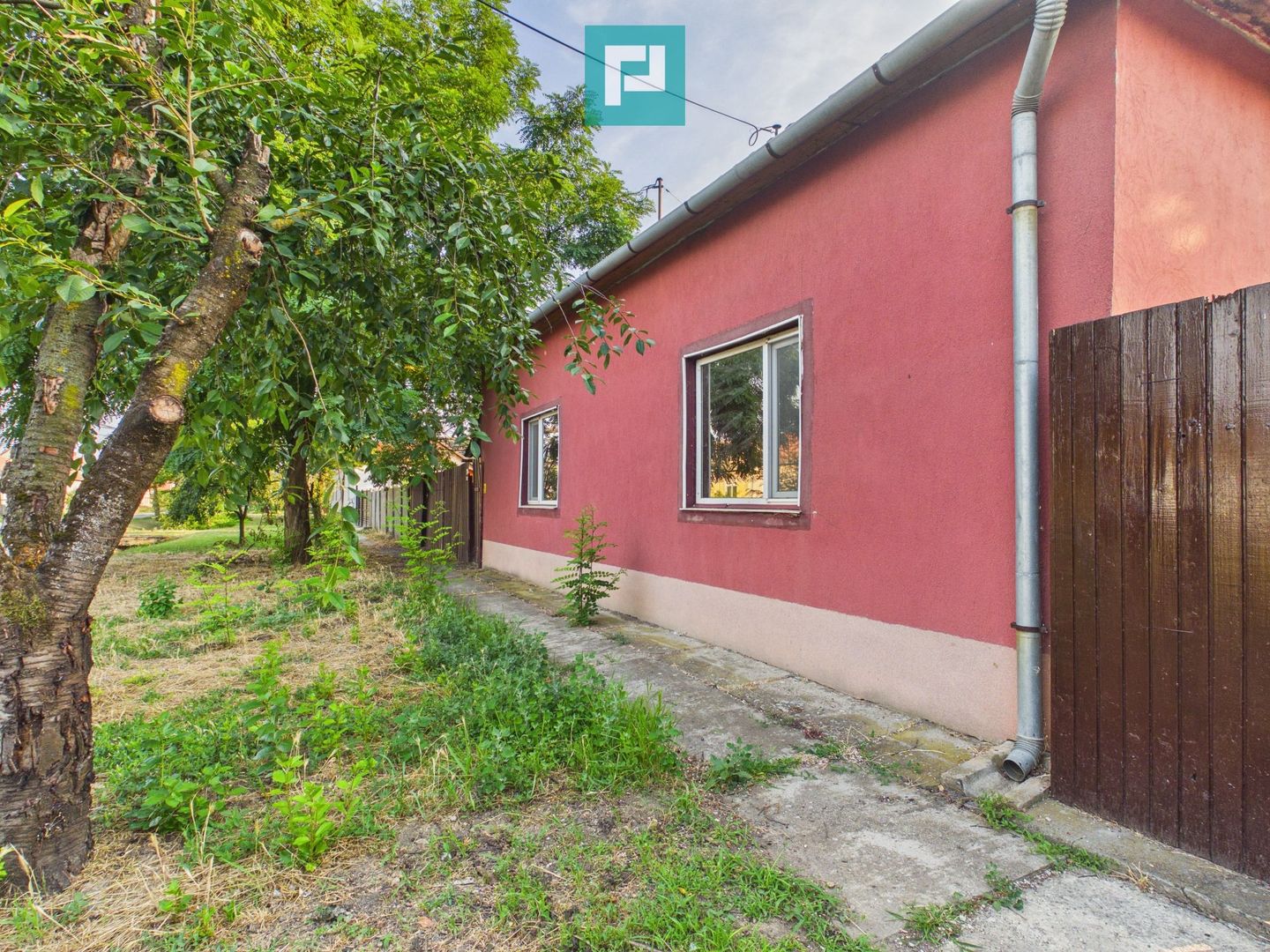 Casă modestă cu 3 camere din văiugă în Bătania - Poză 2