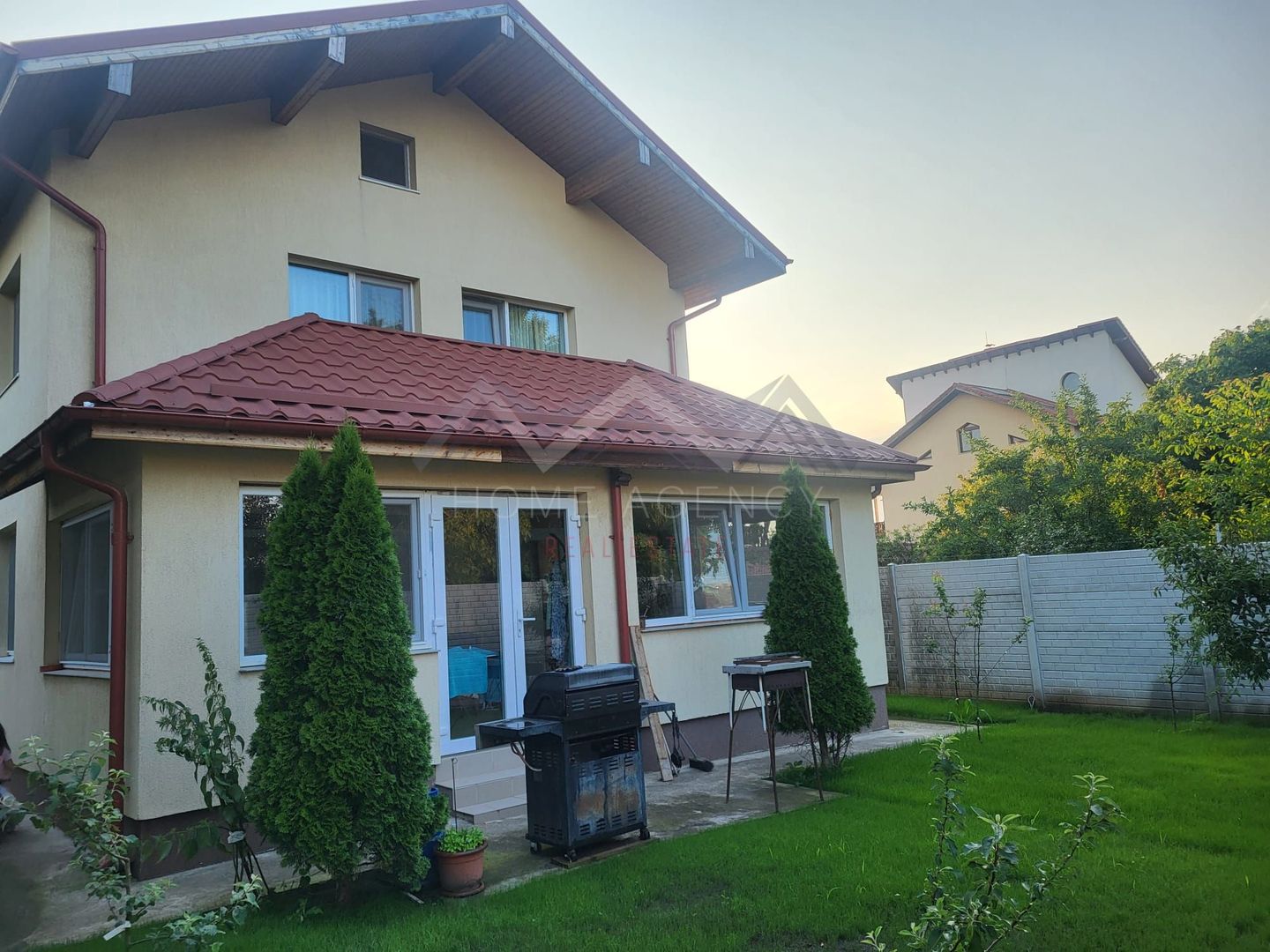 Casă de vânzare în Otopeni – 4 camere, 140 mp utili, central, ideal familii - Poză 1