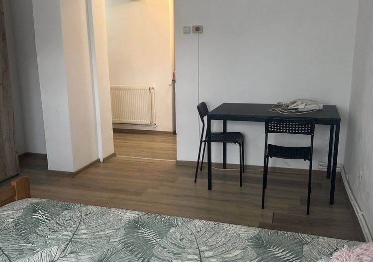 BRASADAS vinde garsoniera RENOVATA la PARTER in Micro 14. - Poză 1