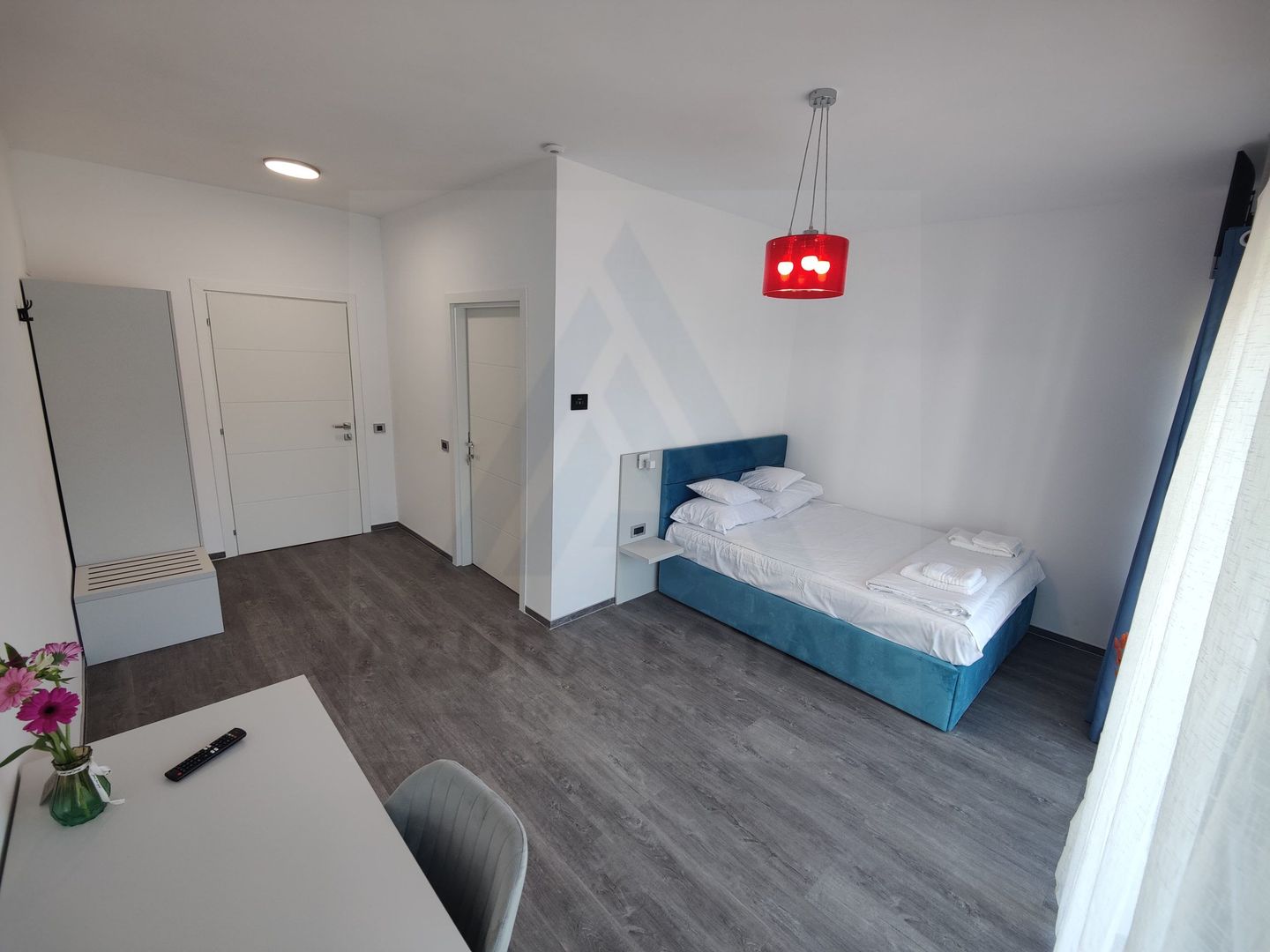 Pensiune 600 mp an 2023 si casa 130 mp teren 4600 mp zona V. Avrigului - Poză 5