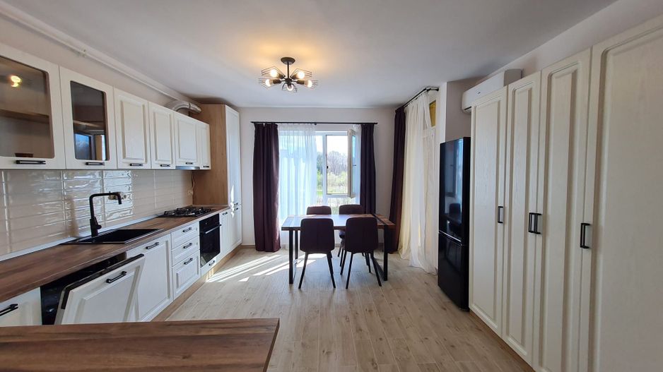 Lux la 5 minute de Iulius Town - Poză 13