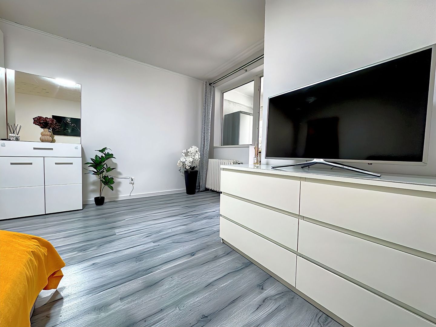 Titan - Costin Georgian Metrou 3 minute Garsoniera Comision 0 - Poză 4