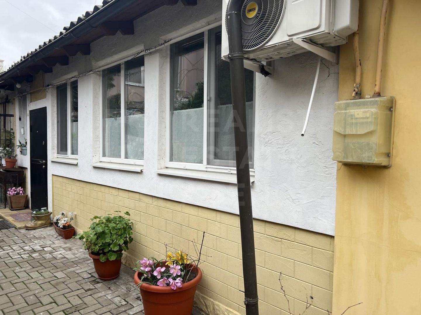 Vânzare, apartament la sol, 2 camere, str. Mihail Kogălniceanu, Centru - Poză 1