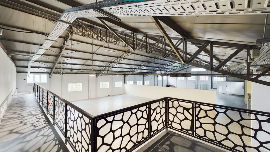 Hală cu birouri și platformă betonată de 2.500 mp - Poză 15