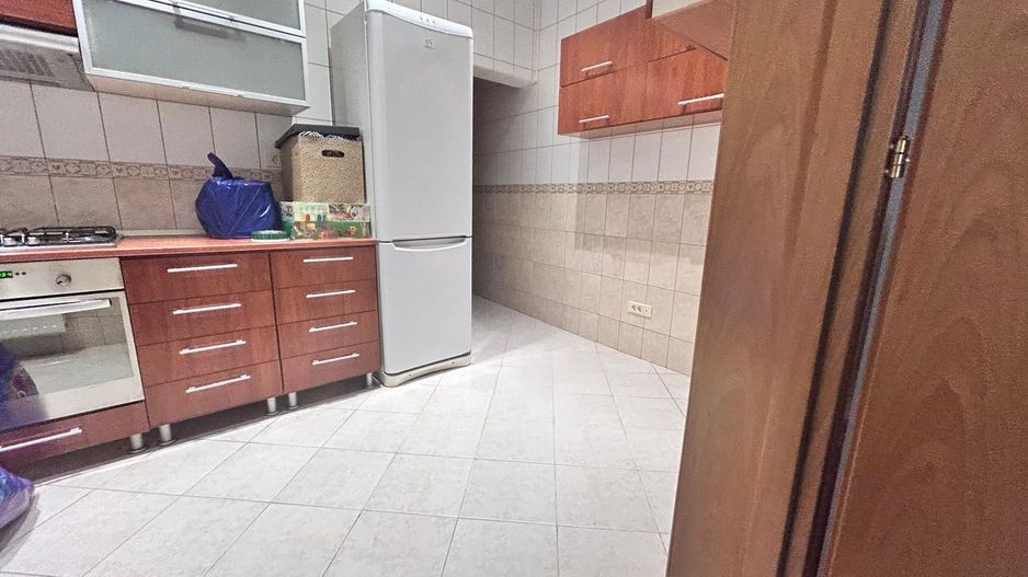 Casǎ de închiriat, spațiu ideal pentru birouri -Mall Vitan, Dudesti - Poză 8