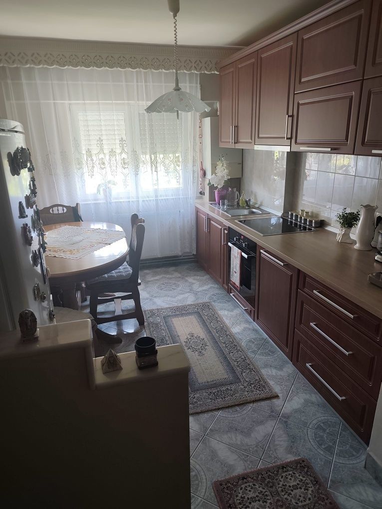 BRASADAS vinde ap 2 cam etaj 4/4 Micro 17. - Poză 2