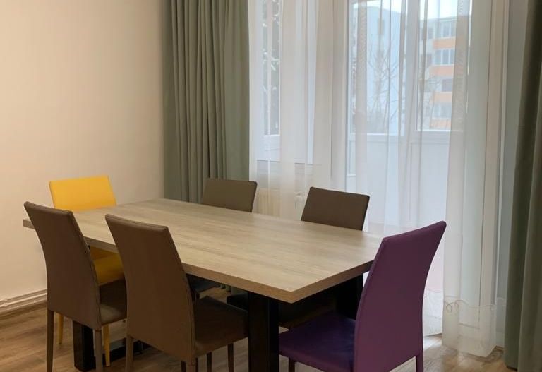 Centrul Civic, aproape de AFI, 3 camere recent renovate/mobilate, 165000 euro - Poză 2