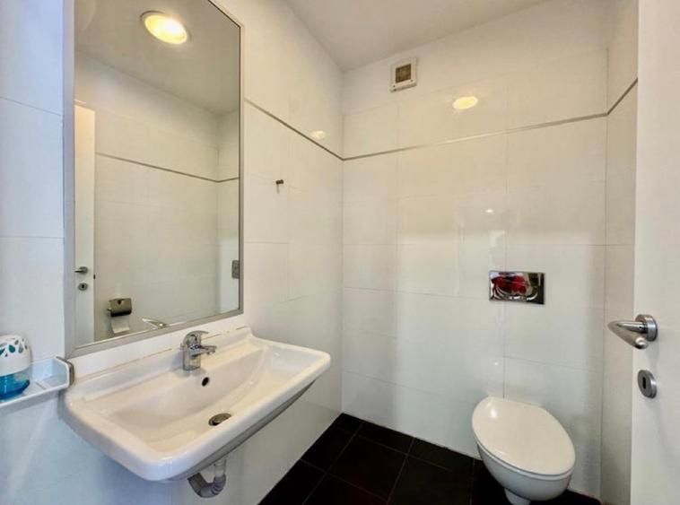 Apartament de 3 camere, mobilat de lux, disponibil imediat pentru inchiriere - Poză 11