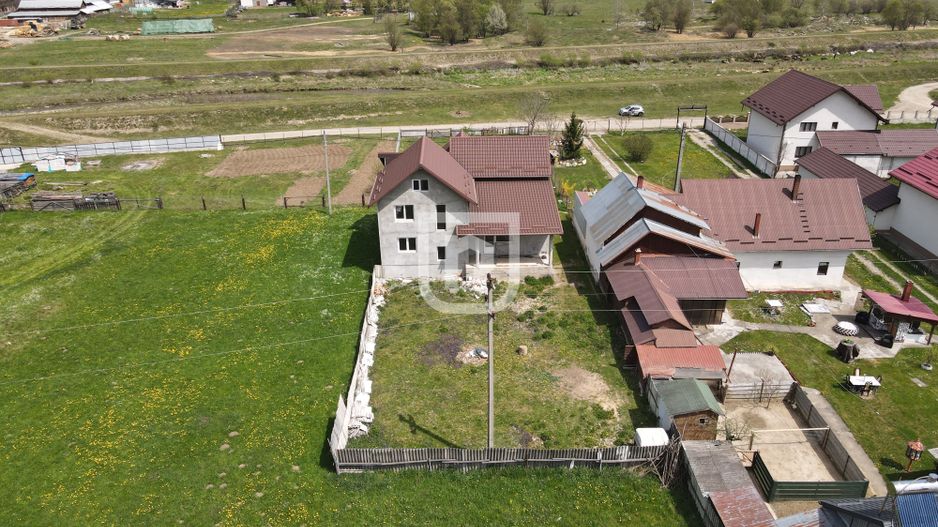 Casă 320 mp utili + 1143 mp teren, la roșu, Gura Humorului - Poză 4