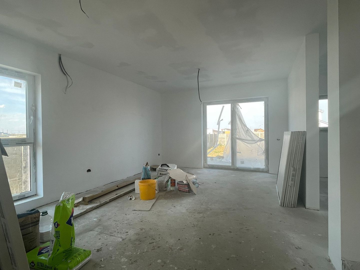 Duplex despartit prin camera tehnica- 5 camere- Mosnita Noua - Poză 3