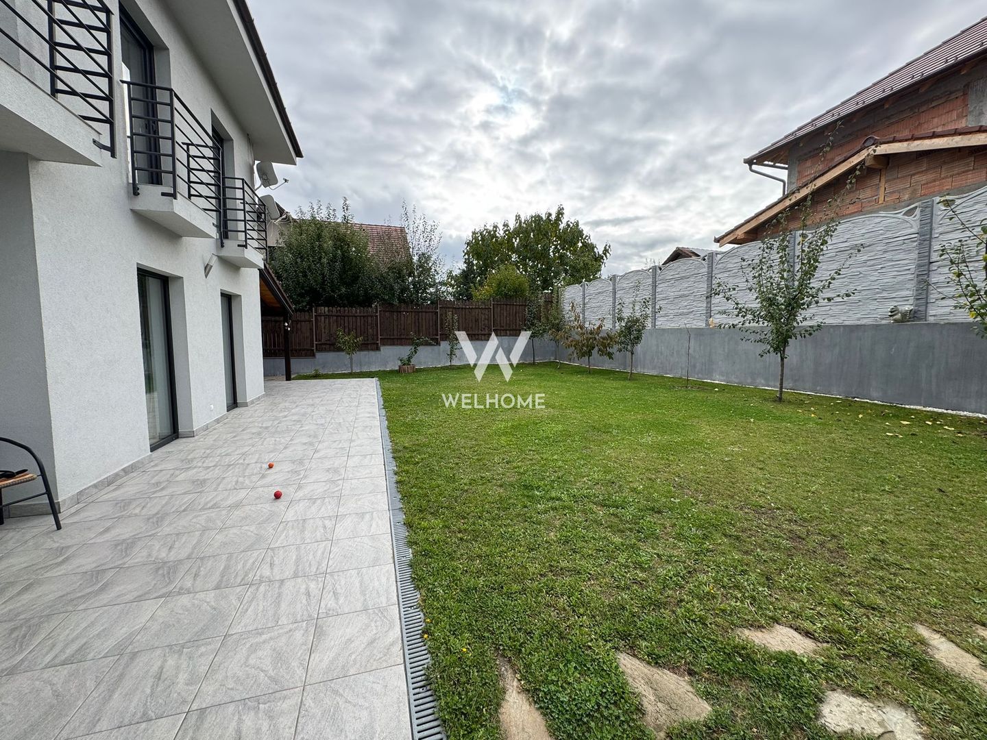 Casa superba , 5 camere si garaj ,zona linistita Sibiu - Poză 9