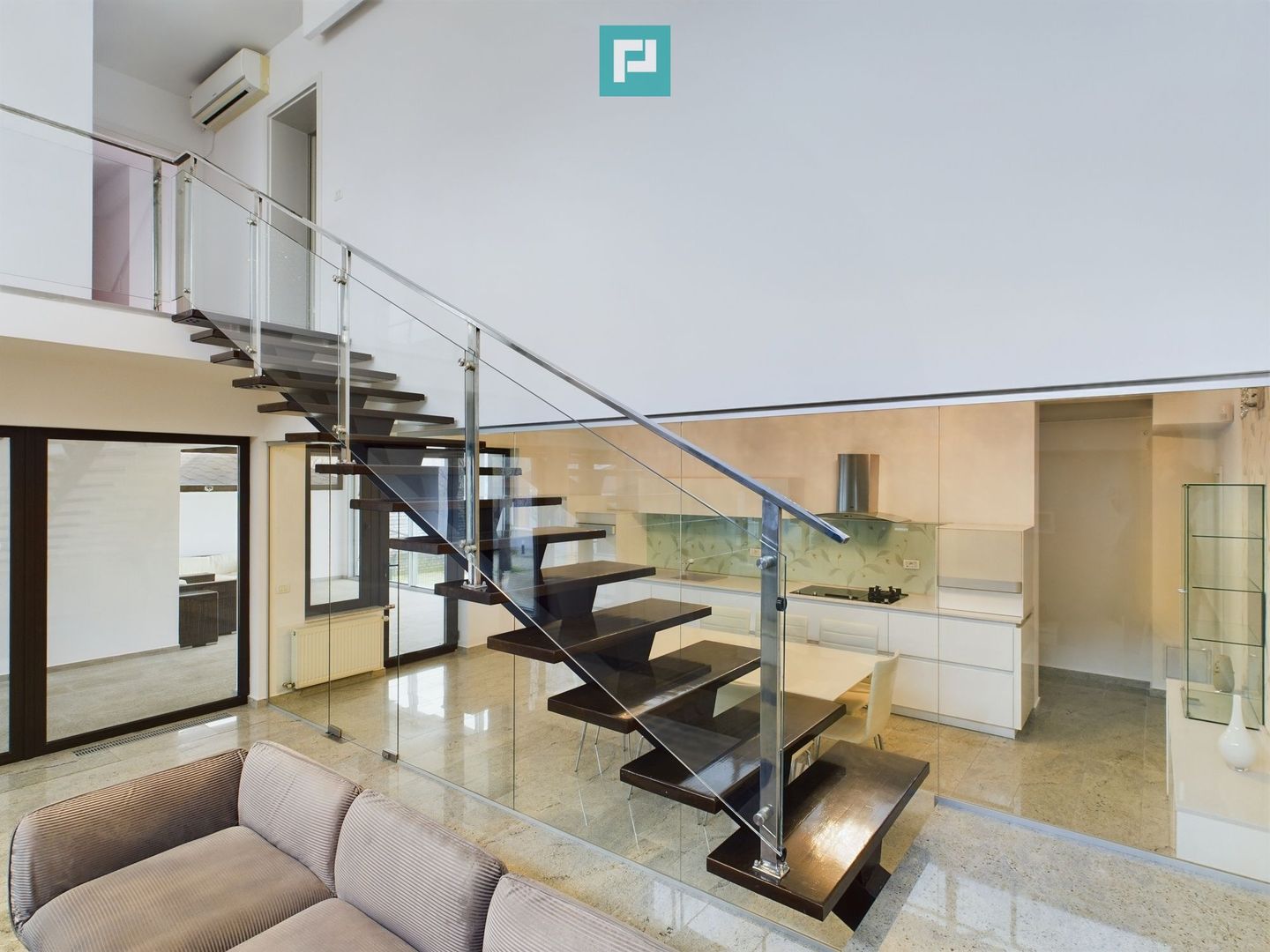 Vilă de lux cu două locuințe, în Dumbrăvița – Locație Excelentă! - Poză 10