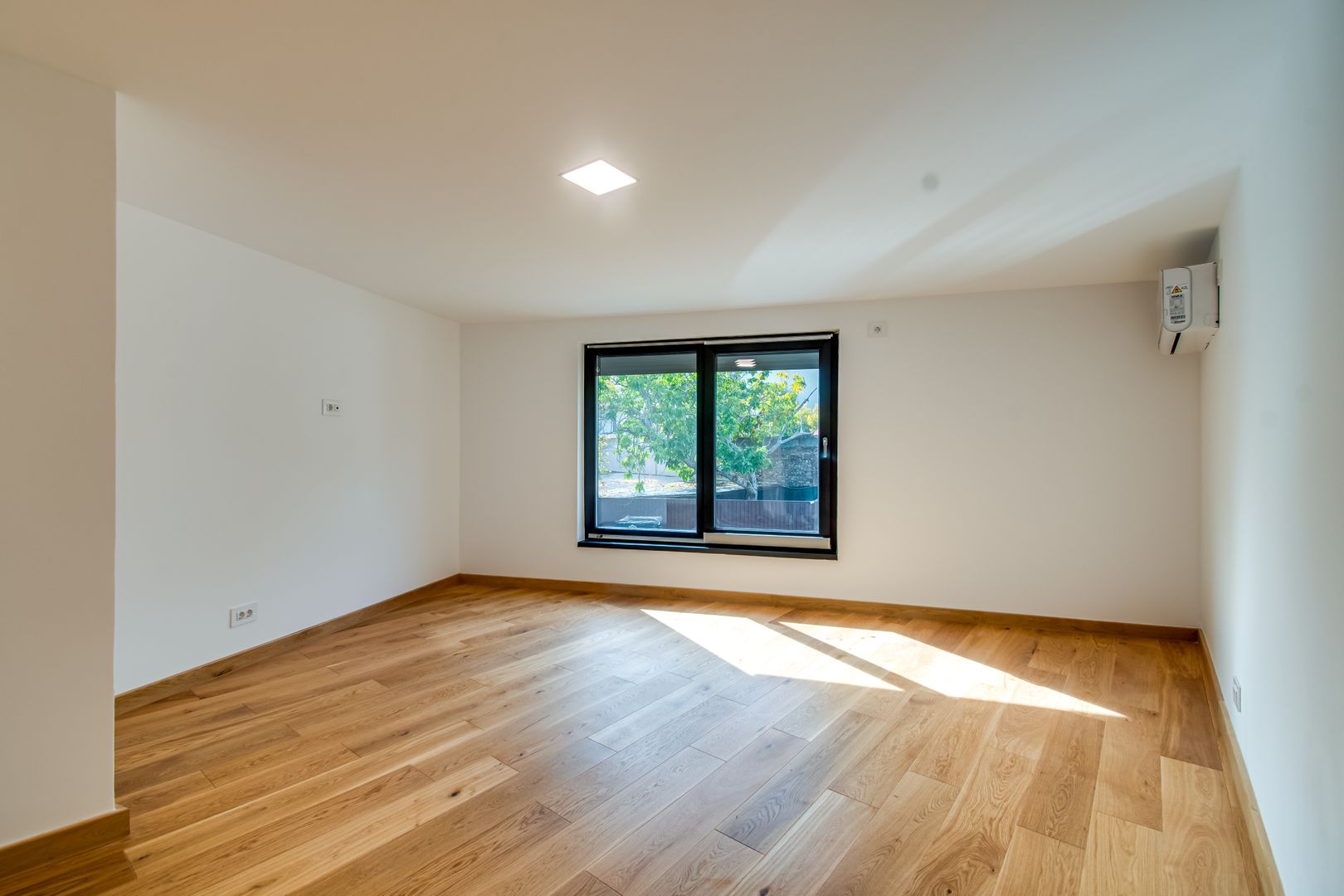 Casă premium cu arhitectură contemporană în cartierul Tei - Poză 12