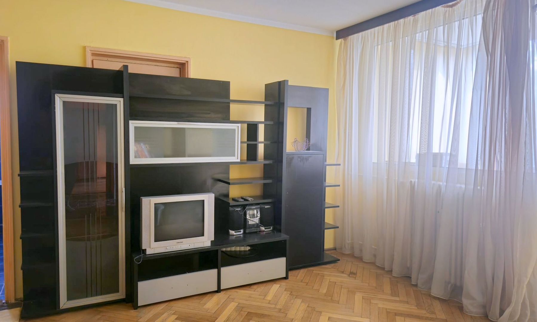 Apartament 3 camere de vanzare - Tiglina 1 - Strada Saturn - Etaj 2 - Poză 2