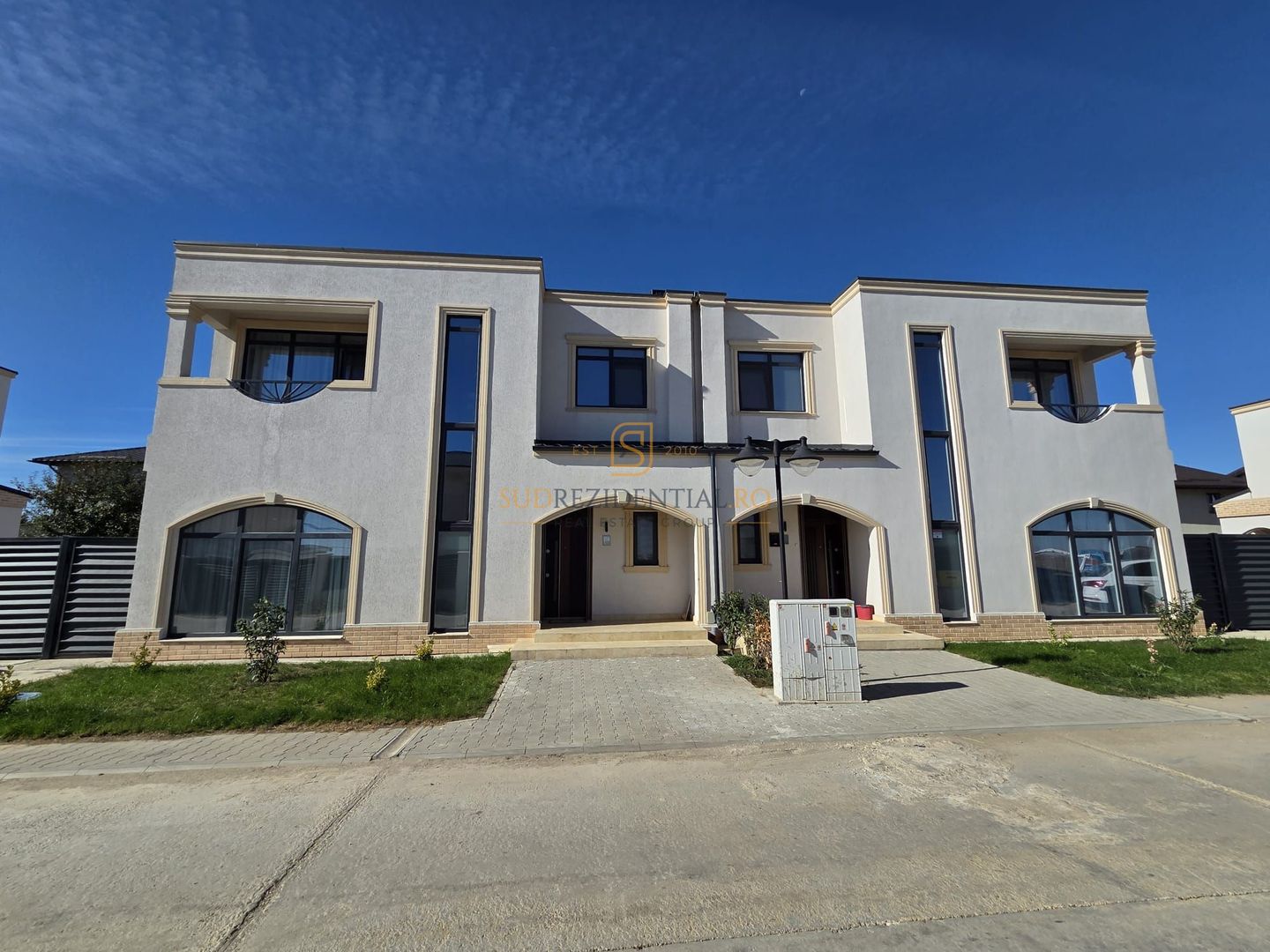 VILĂ MODERNĂ DE VÂNZARE –  POMPA DE CALDURA , PANOURI FOTOVOLTAICE - Poză 28