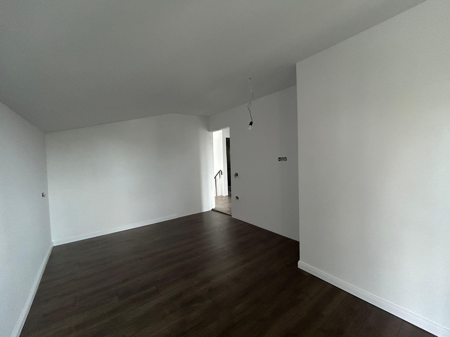 Vila Modernă și Complet Renovată în Otopeni – Oferă Confort și Accesibilitate - Poză 6