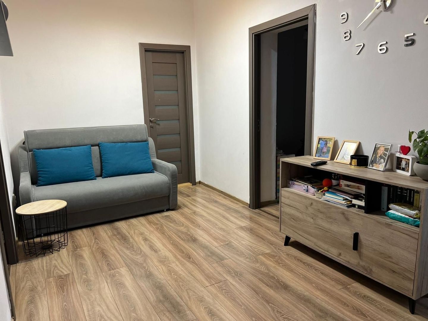 Apartament la curte comuna in zona Centrala - Poză 1