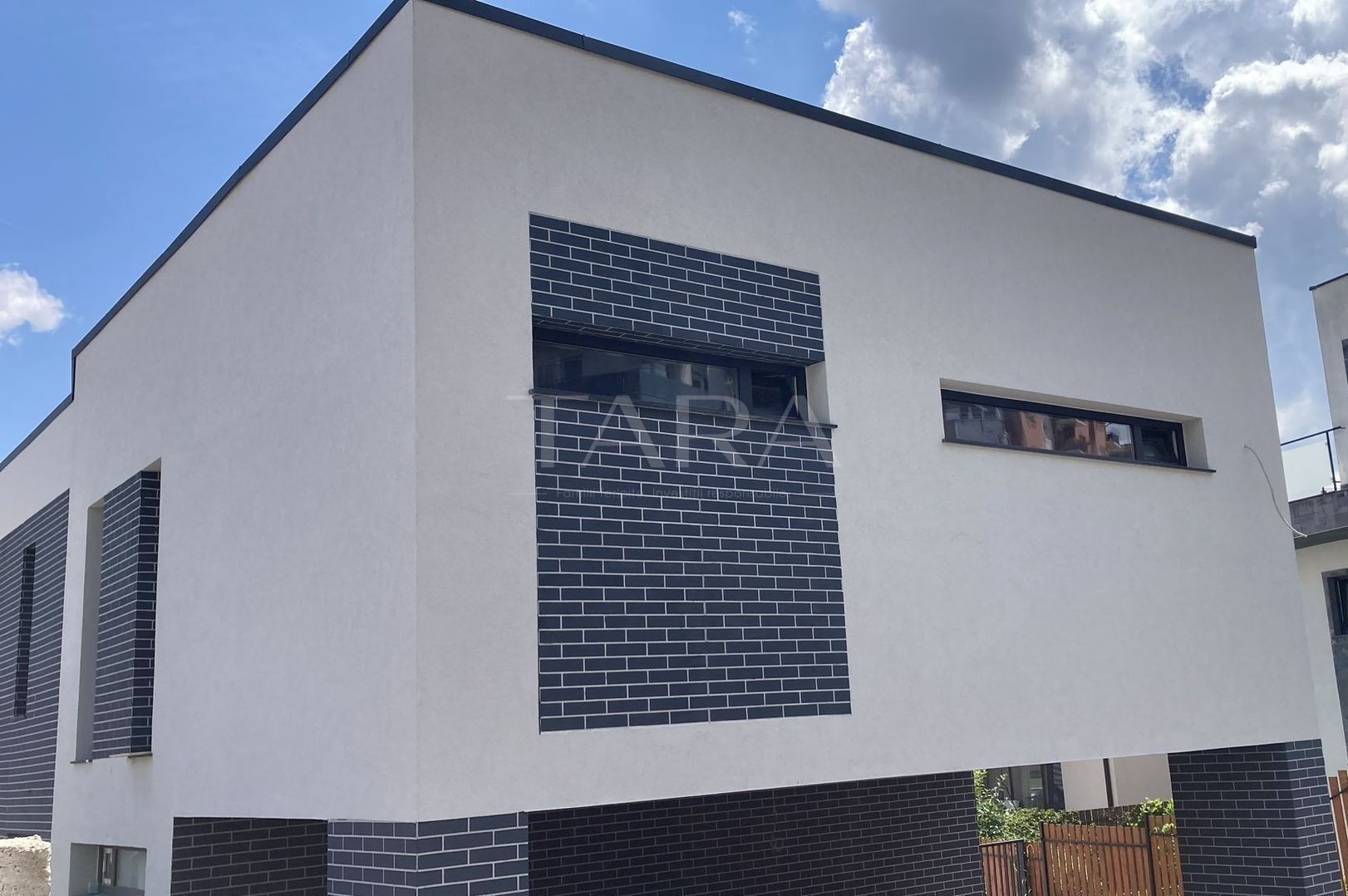 Arhitectura contemporana. Parte de duplex. Cartierul nou Câmpului. - Poză 4