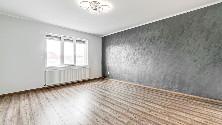 Apartament spațios în zonă centrală - Poză 2