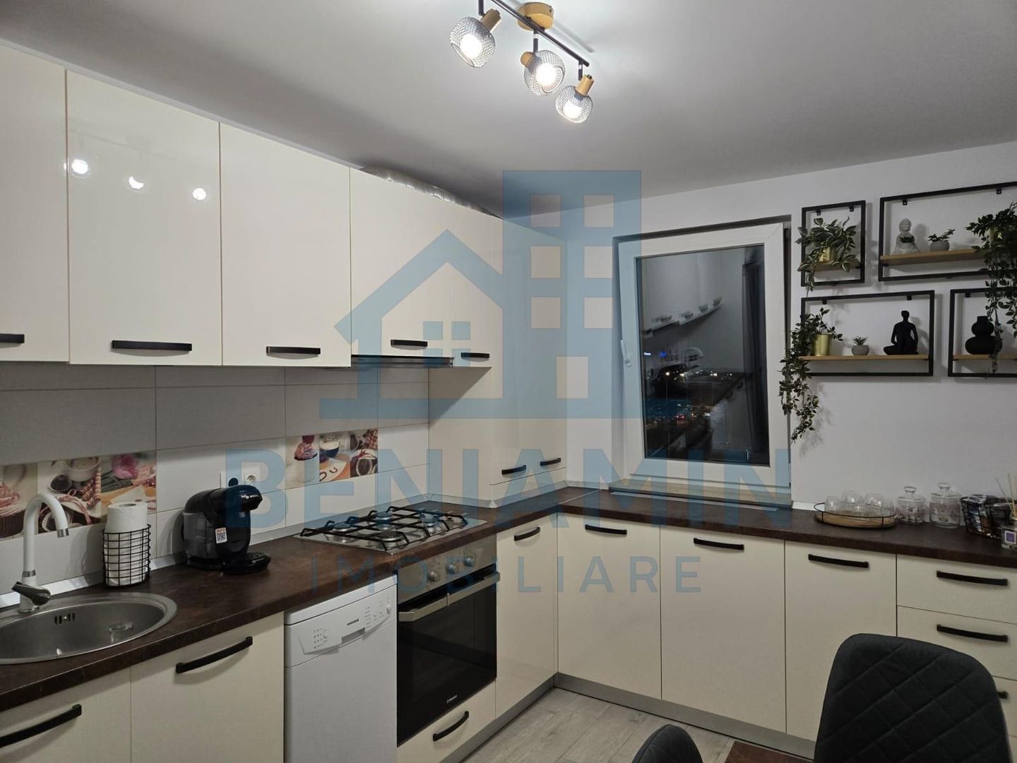 Apartament 2 camere decomandate zona Coresi 2017 70mp - Poză 5